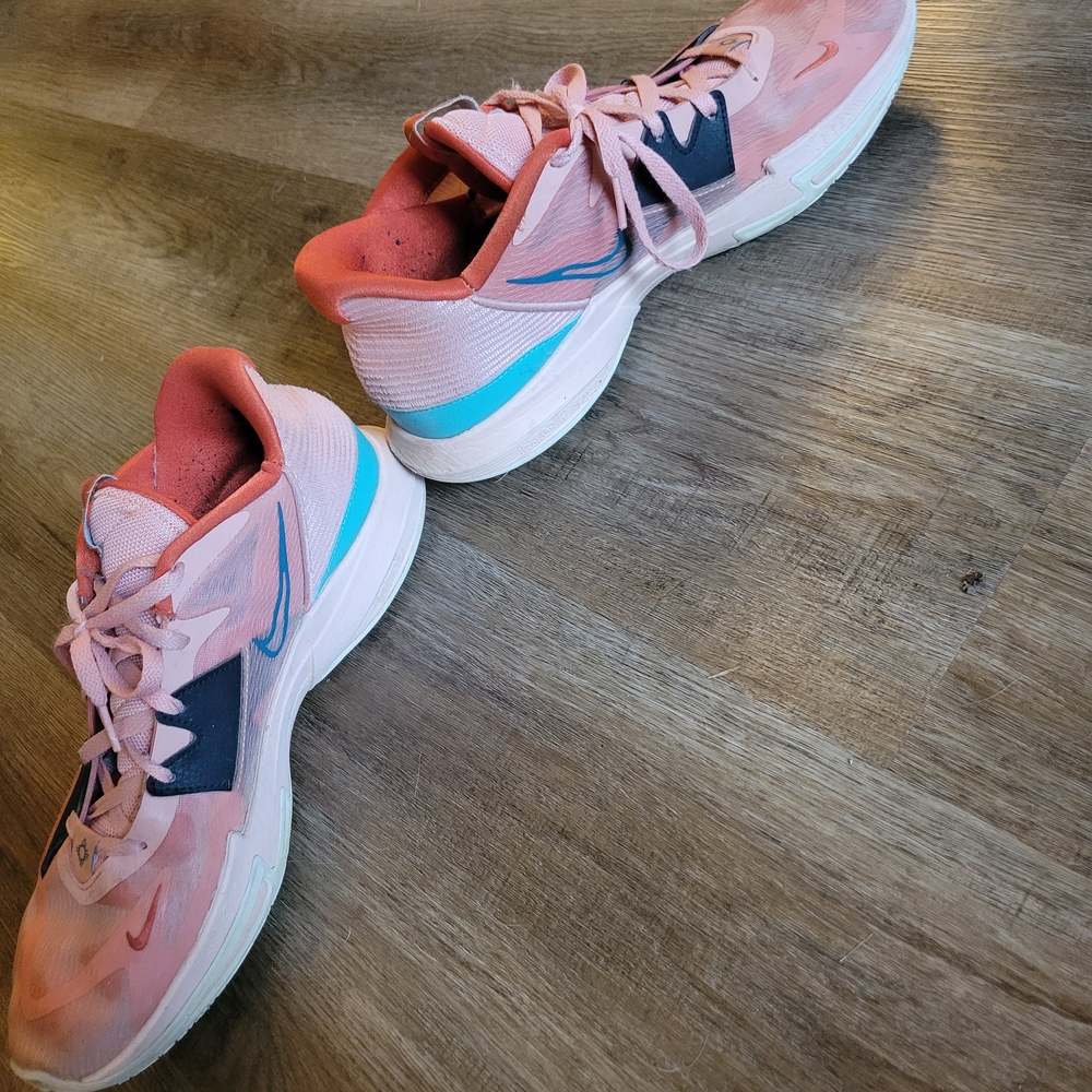 Nike Kyrie Low 5 Light Madder Root - Picture 4 of 7